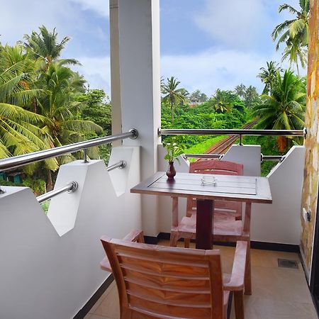L&D Lodge Хикадува Екстериор снимка